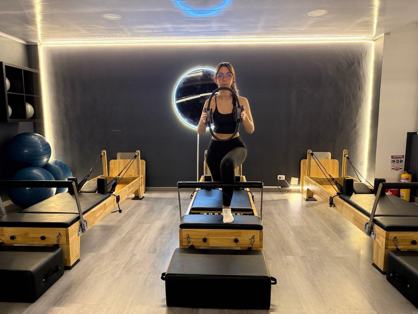 Clase Full Moon de pilates de cuerpo completo con aro